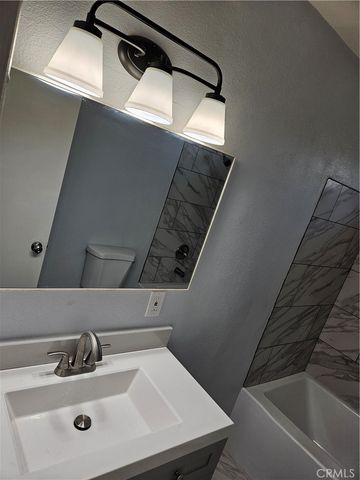 712 E Whittier, Hemet, CA 92543