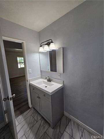 712 E Whittier, Hemet, CA 92543