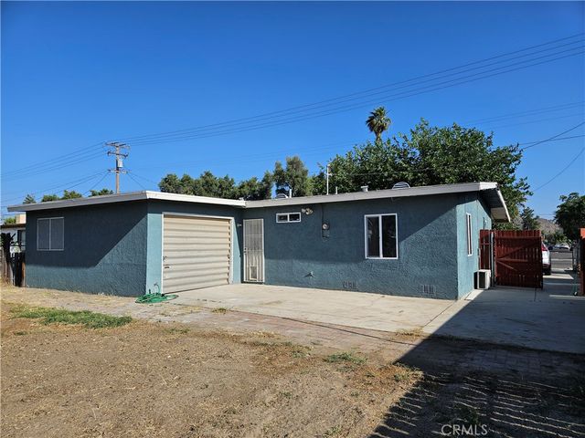 712 E Whittier, Hemet, CA 92543
