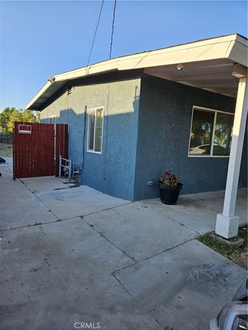 712 E Whittier, Hemet, CA 92543