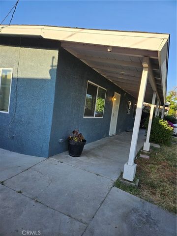 712 E Whittier, Hemet, CA 92543