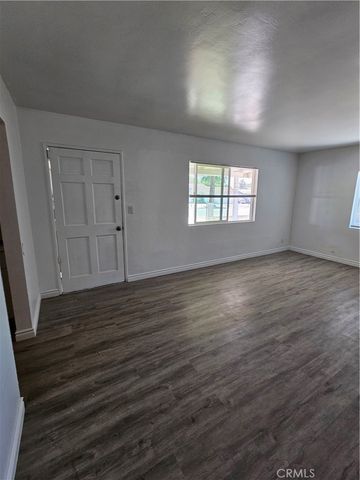 712 E Whittier, Hemet, CA 92543