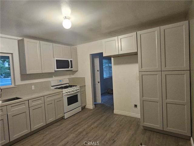 712 E Whittier, Hemet, CA 92543