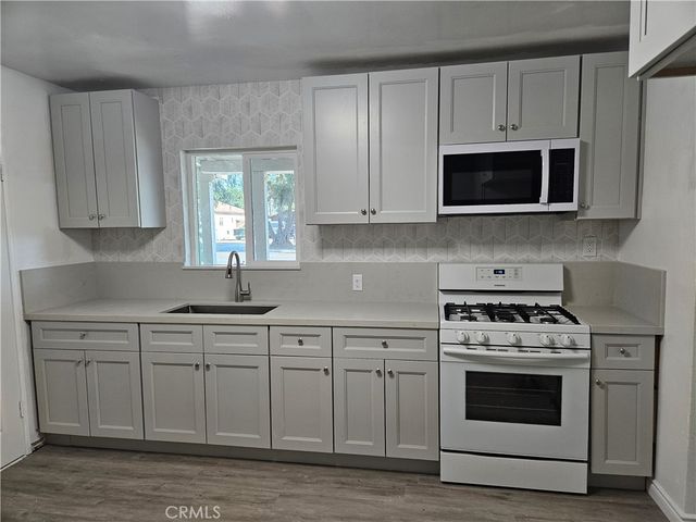 712 E Whittier, Hemet, CA 92543