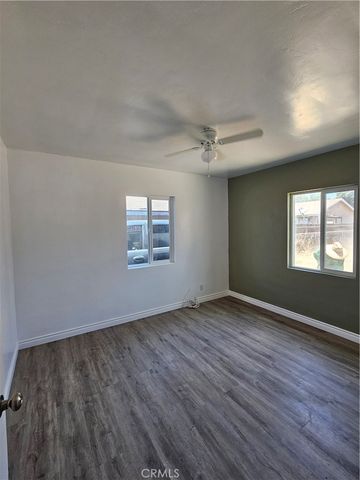 712 E Whittier, Hemet, CA 92543