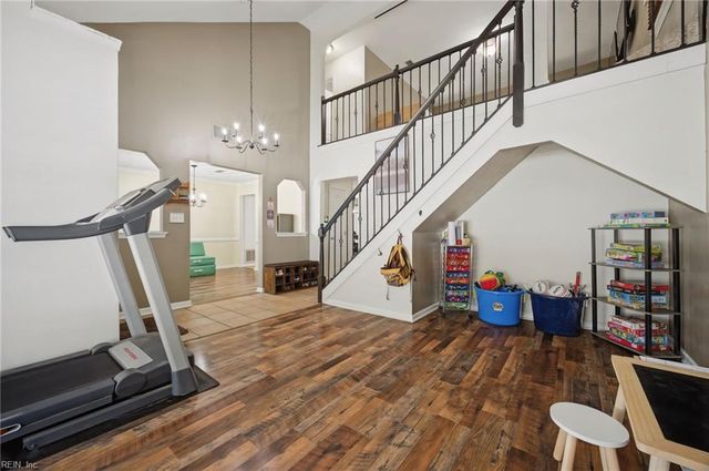 11 Pin Oak CT, Hampton, VA 23666