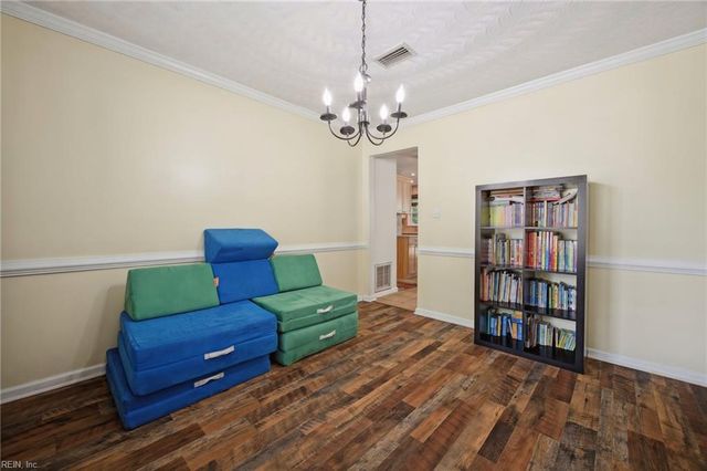 11 Pin Oak CT, Hampton, VA 23666