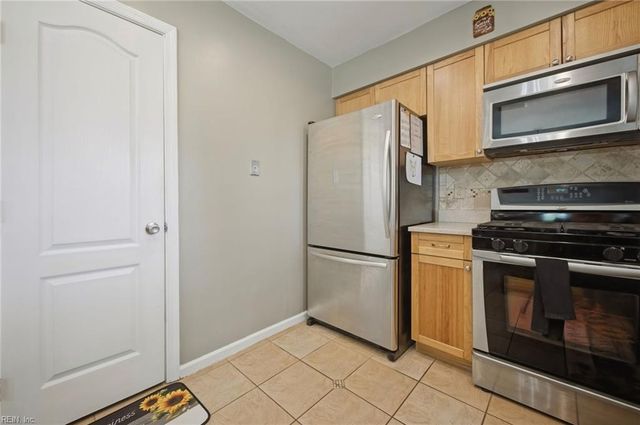 11 Pin Oak CT, Hampton, VA 23666