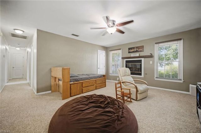 11 Pin Oak CT, Hampton, VA 23666