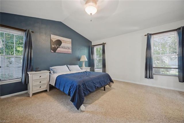 11 Pin Oak CT, Hampton, VA 23666