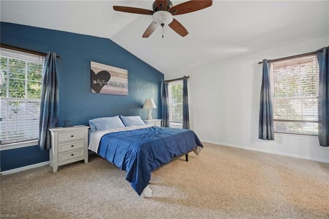 11 Pin Oak CT, Hampton, VA 23666