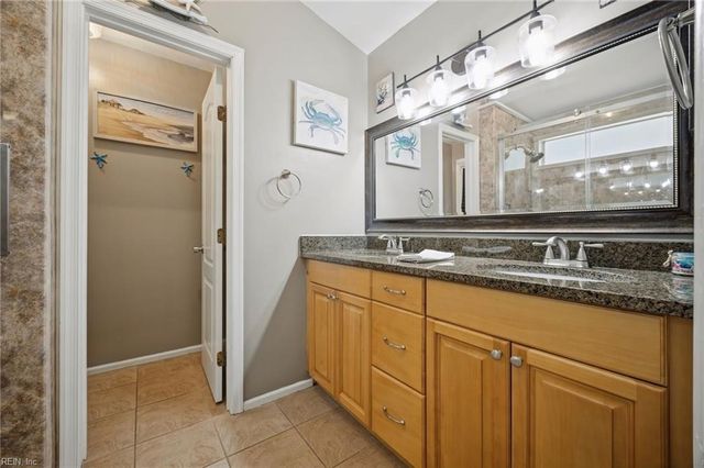 11 Pin Oak CT, Hampton, VA 23666