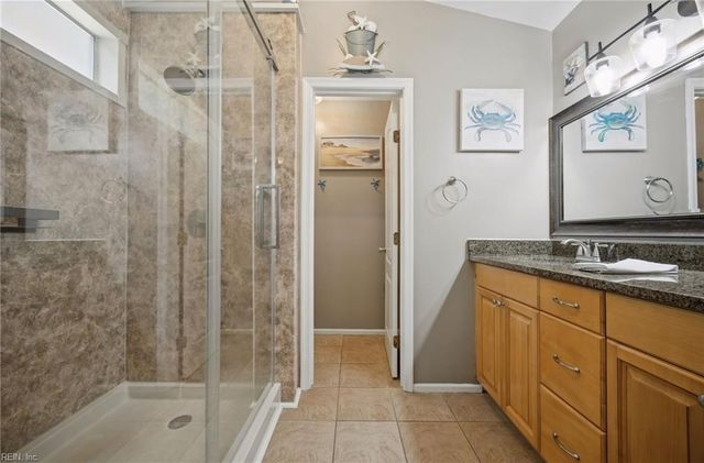 11 Pin Oak CT, Hampton, VA 23666