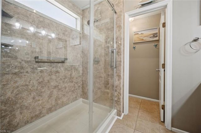 11 Pin Oak CT, Hampton, VA 23666