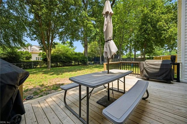 11 Pin Oak CT, Hampton, VA 23666