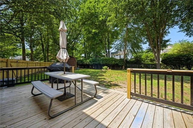 11 Pin Oak CT, Hampton, VA 23666