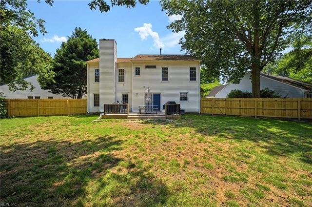 11 Pin Oak CT, Hampton, VA 23666