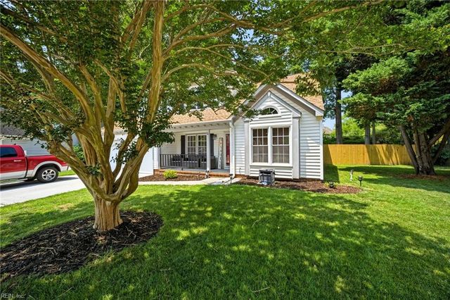 11 Pin Oak CT, Hampton, VA 23666