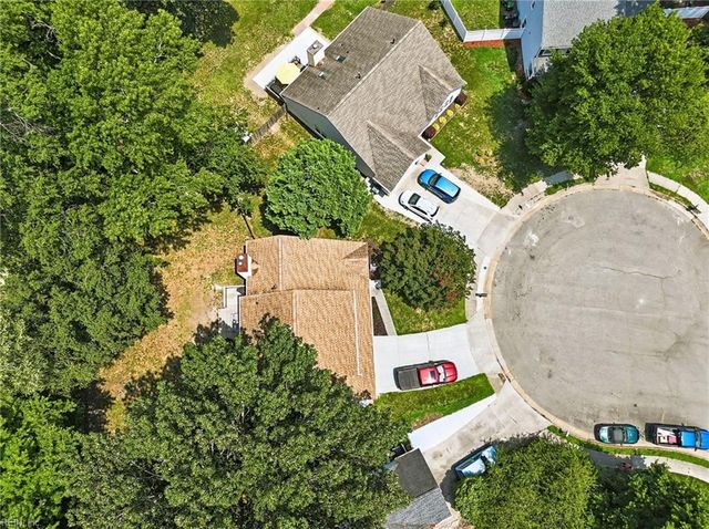 11 Pin Oak CT, Hampton, VA 23666