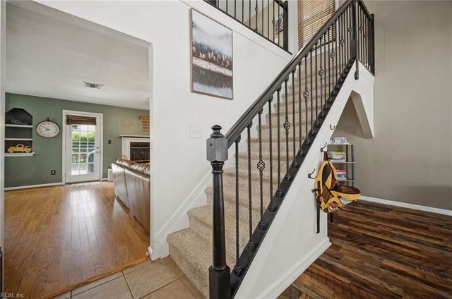 11 Pin Oak CT, Hampton, VA 23666