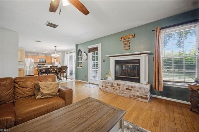 11 Pin Oak CT, Hampton, VA 23666