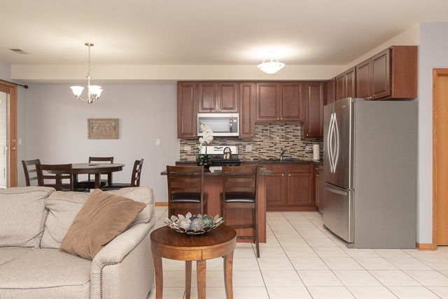 1222 W BELMONT Avenue 2, Chicago, IL 60657