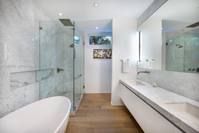 335 W 46th St, Miami Beach, FL 33140