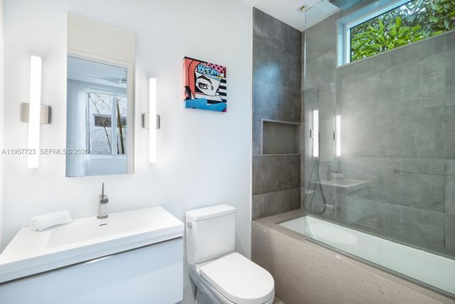 335 W 46th St, Miami Beach, FL 33140