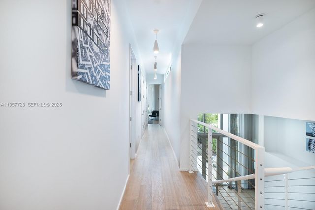 335 W 46th St, Miami Beach, FL 33140