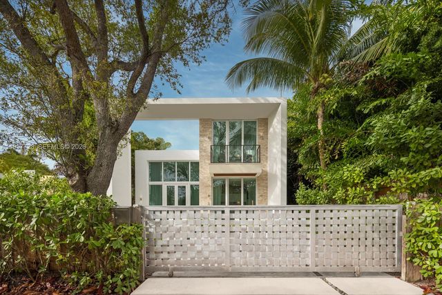 335 W 46th St, Miami Beach, FL 33140