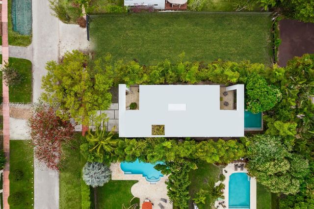 335 W 46th St, Miami Beach, FL 33140