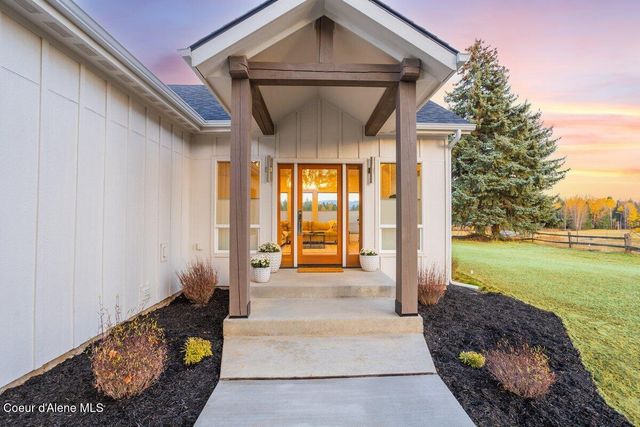 2685 Selle Rd, Sandpoint, ID 83864