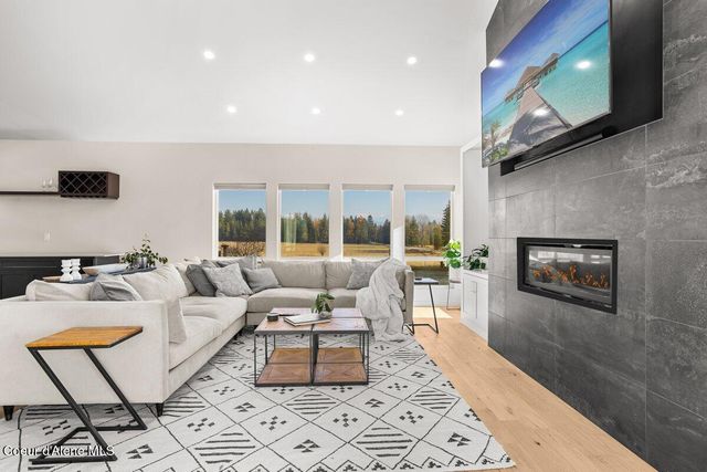 2685 Selle Rd, Sandpoint, ID 83864