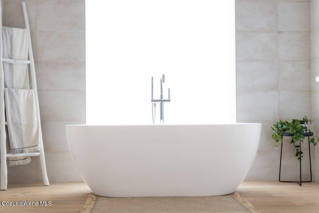 2685 Selle Rd, Sandpoint, ID 83864