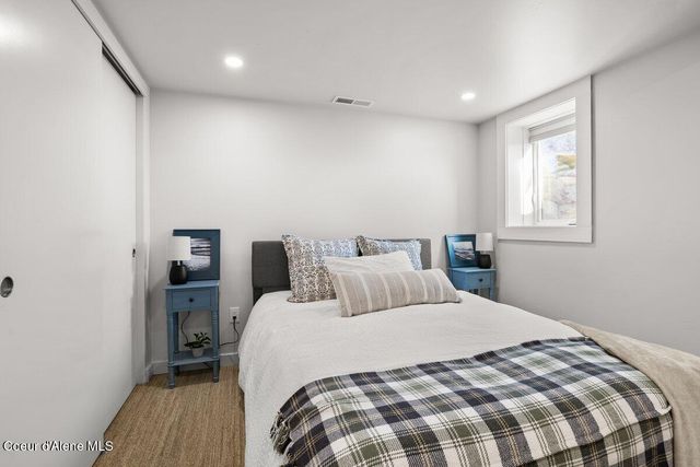 2685 Selle Rd, Sandpoint, ID 83864