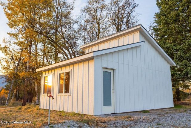 2685 Selle Rd, Sandpoint, ID 83864