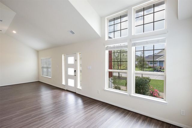 216 N Lynx Trail, Montgomery, TX 77316