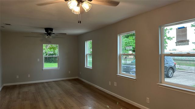 901 N Blanche Street, Terrell, TX 75160