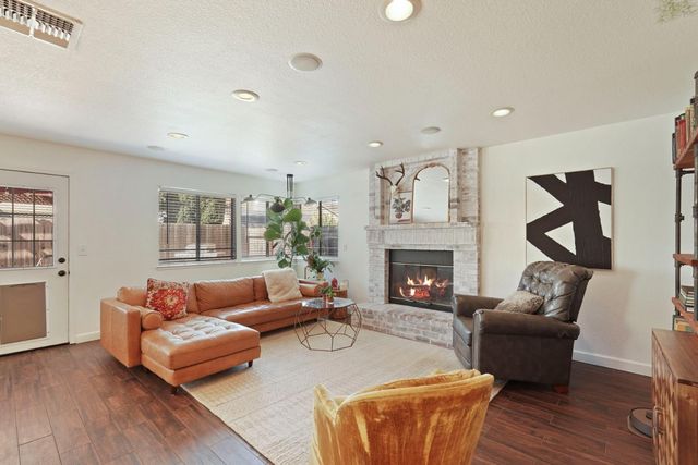 8866 Starfall Way, Elk Grove, CA 95624