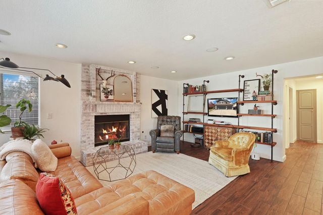 8866 Starfall Way, Elk Grove, CA 95624