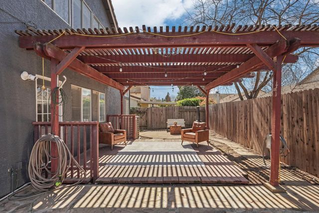 8866 Starfall Way, Elk Grove, CA 95624