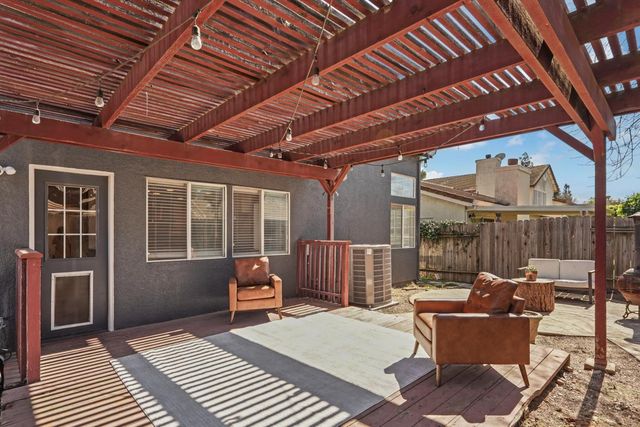 8866 Starfall Way, Elk Grove, CA 95624