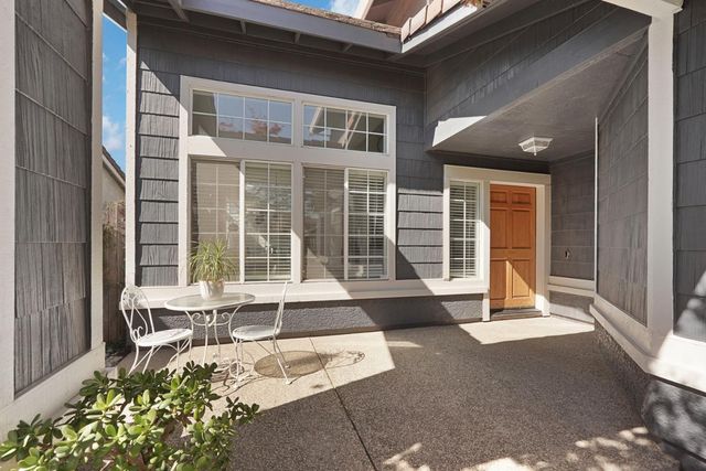 8866 Starfall Way, Elk Grove, CA 95624