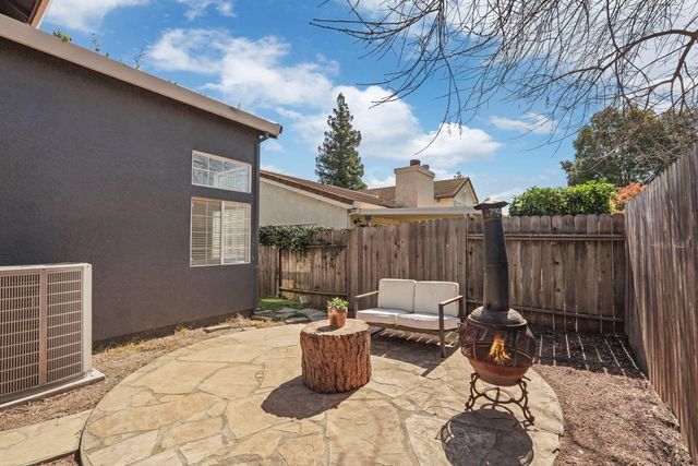 8866 Starfall Way, Elk Grove, CA 95624