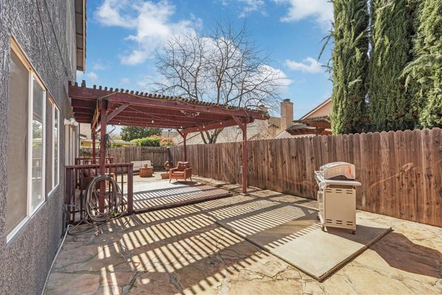 8866 Starfall Way, Elk Grove, CA 95624