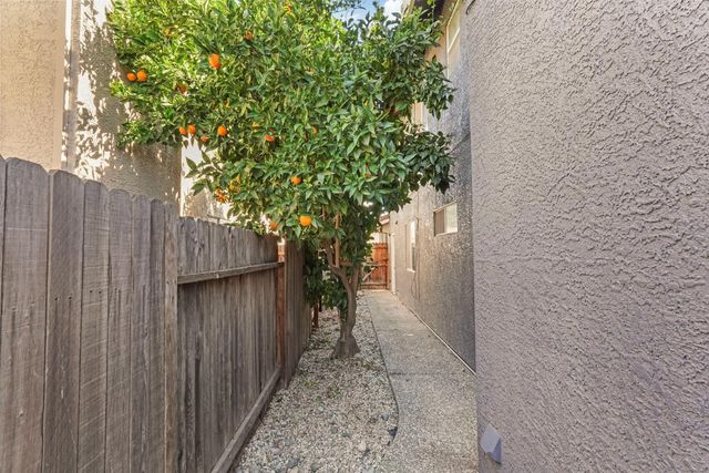 8866 Starfall Way, Elk Grove, CA 95624