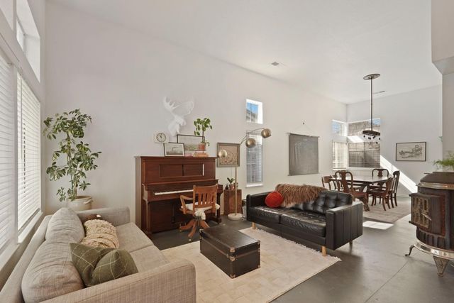 8866 Starfall Way, Elk Grove, CA 95624