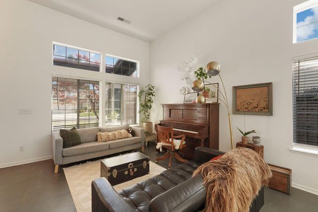 8866 Starfall Way, Elk Grove, CA 95624