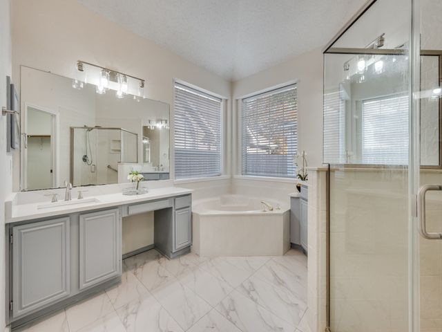 214 Jennifer Lane, Arlington, TX 76002