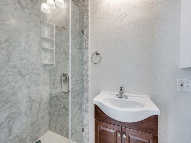 214 Jennifer Lane, Arlington, TX 76002